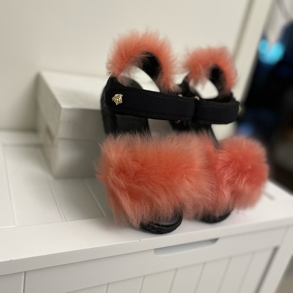 Young Versace Girls Sandals•Navy Blue with Pink Fur•Velcro adjustable Strap• - Picture 4 of 10